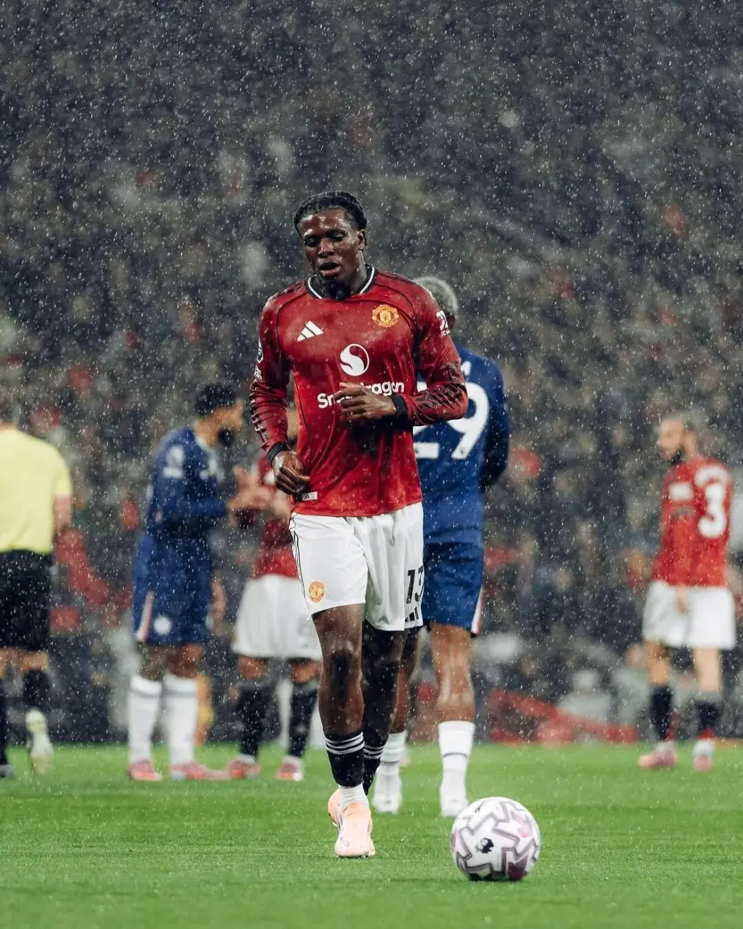 和卡塞米罗, MZMRE, 主场