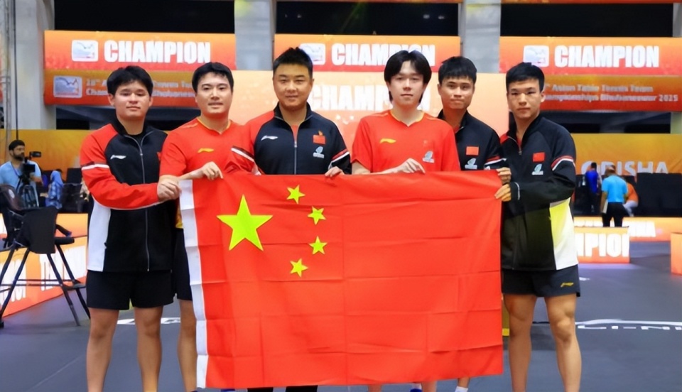 接过奖杯, inews, 连扳三局逆 接过奖杯, inews, 连扳三局逆