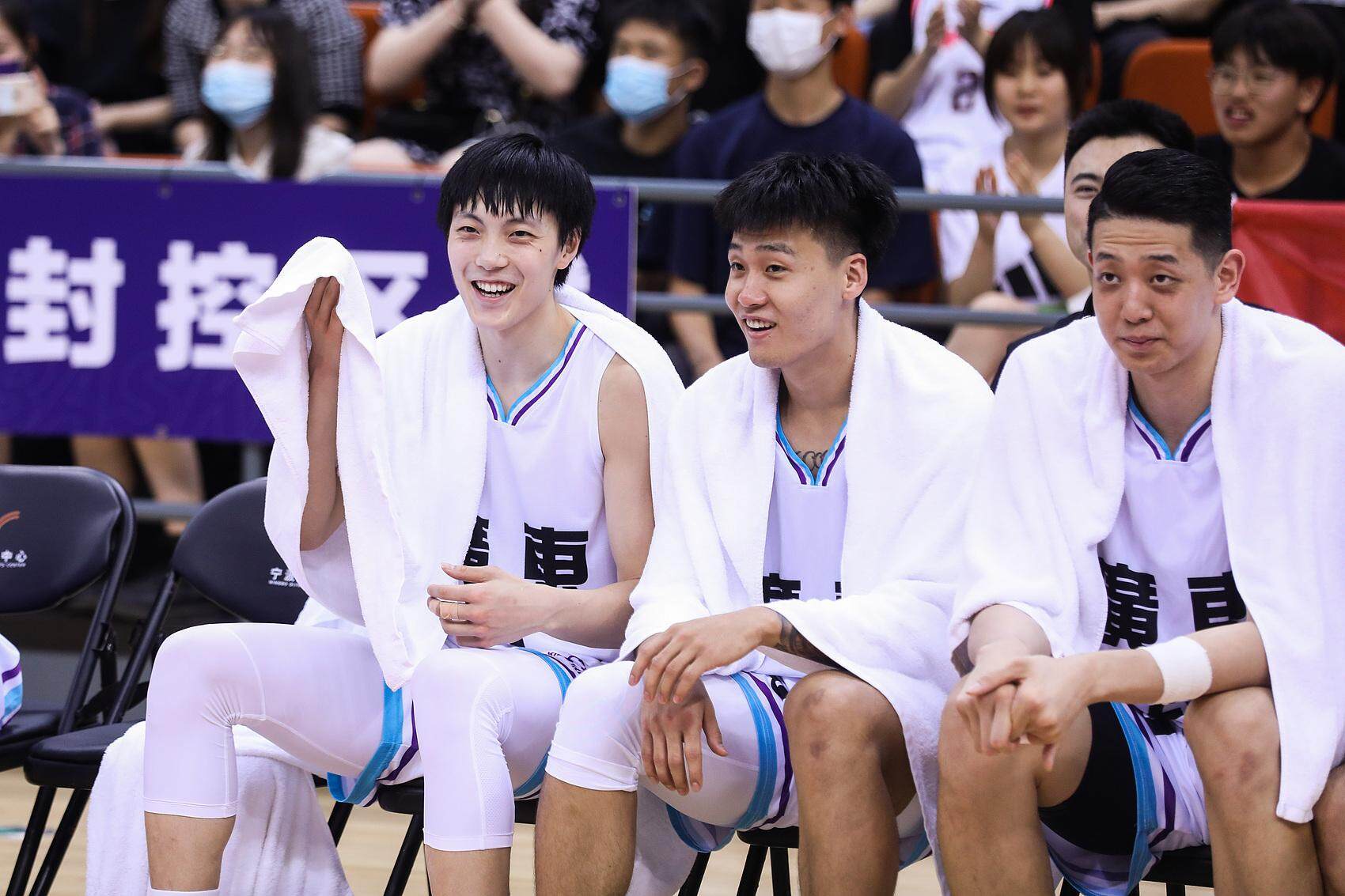 让球迷依稀 让球迷依稀